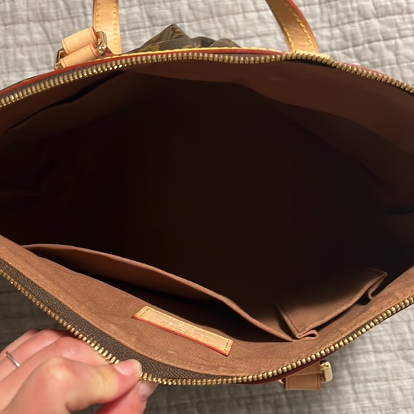 Everyday use bag , no rips , good condition, hand bag - Picture 2 of 7